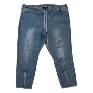 YMI Women's Plus Size Distressed Light Wash Capri Pants Size 2X
